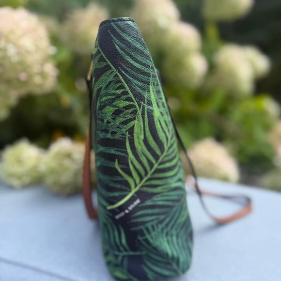 Dooney & Bourke Palm Leaf Lexington Shopper in excellent condition - Picture 3 of 6